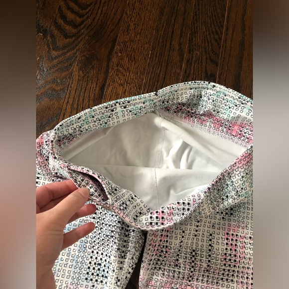 Fabletics Women's S Define PowerHold Mid-Rise Capri Leggings in Arctic Print - Picture 9 of 11